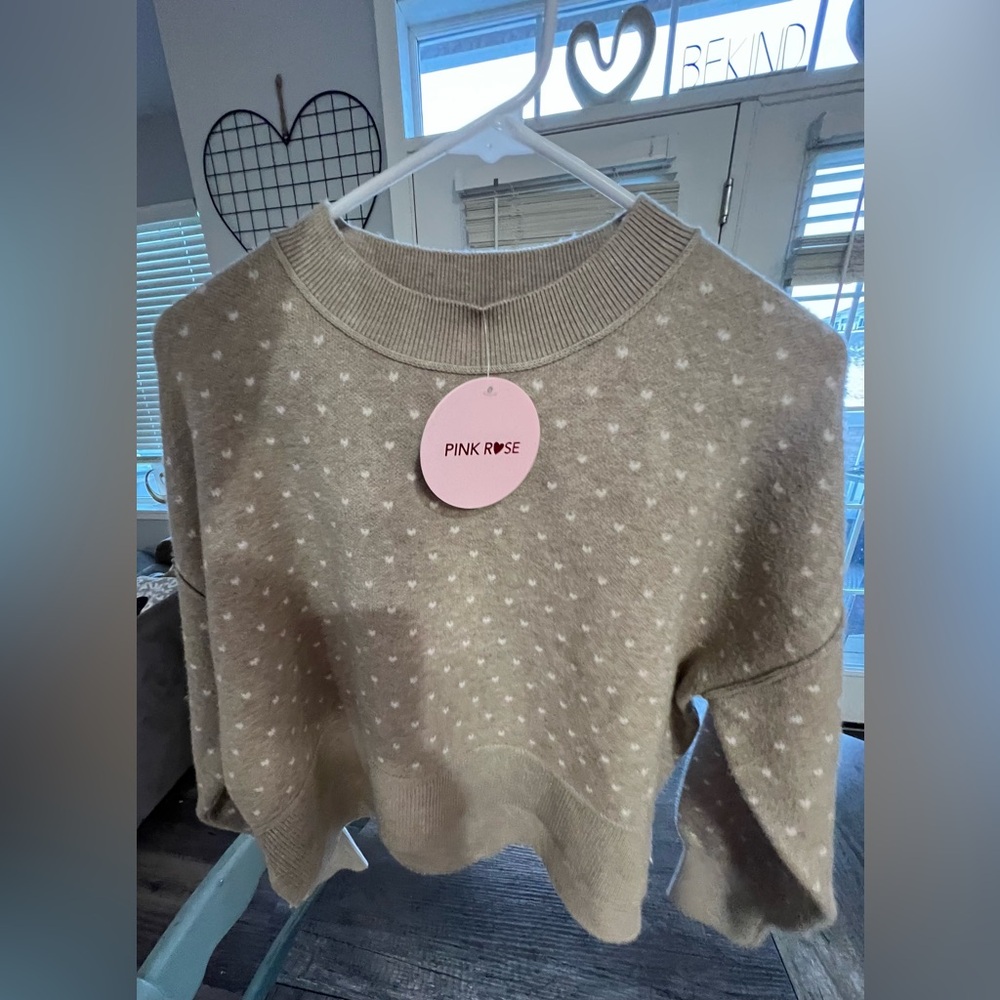 Super Cute & Soft Crop Sweater Size Small. NWT